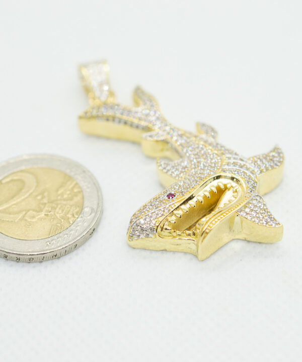 Alternative view of Pendentif requin en or 18 carats