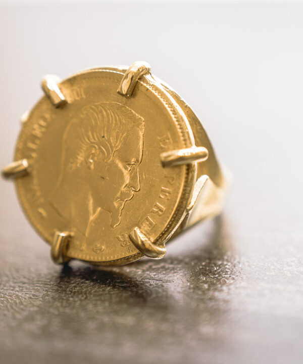 Bague pièce griffe en or 18 carats – 10 francs Napoléon III – Modèle 15