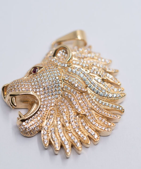 Alternative view of Pendentif lion en or 18 carats