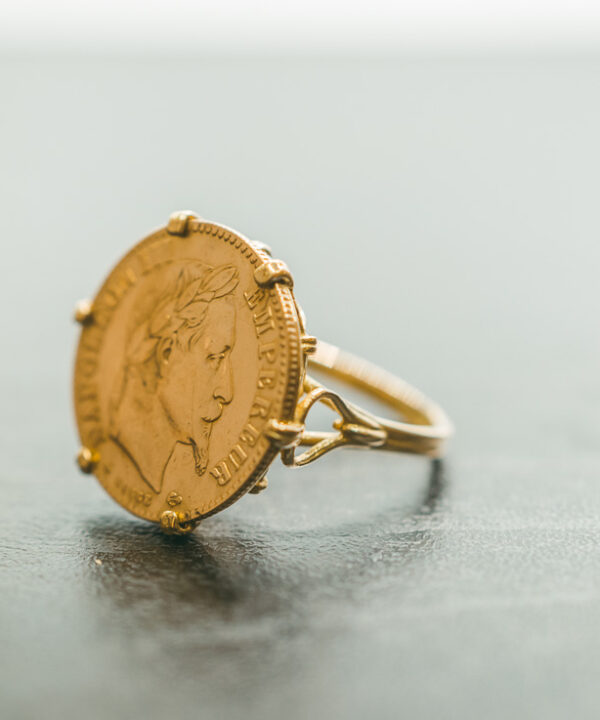 Bague pièce en or 18 carats – 10 francs Napoléon III – Modèle 11