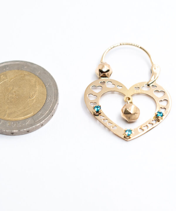 Boucles d'oreilles savoyardes en or 18 carats en cœur pour enfant – vue 2